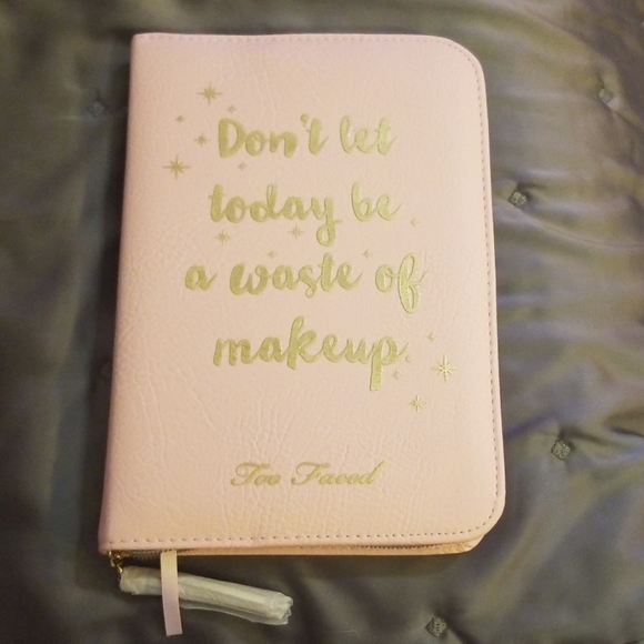COLLECTOR Too Faced Boss Lady Beauty Agenda - Picture 4 of 4